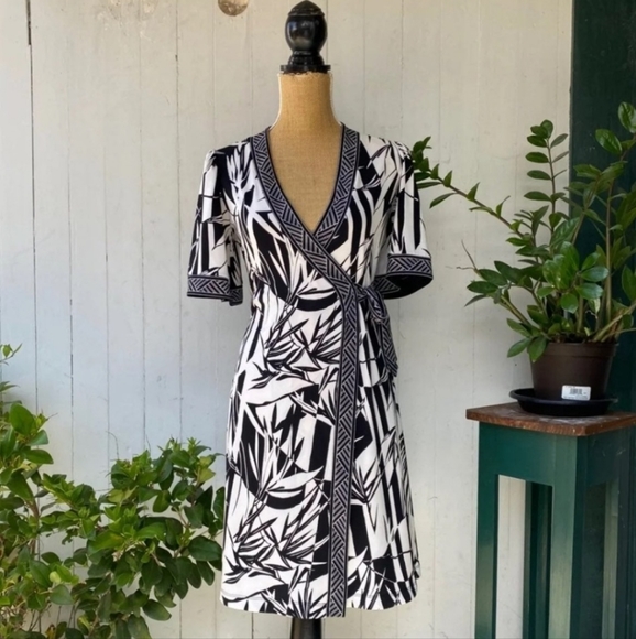 Black and white printed BCBG wrap dress - Picture 1 of 4